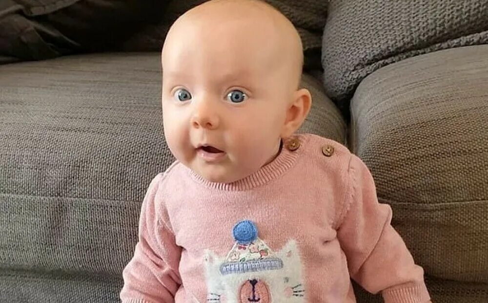Малышка с короной. Сильная малышка. Baby photo. Красивые младенцы. Сильная малышка.