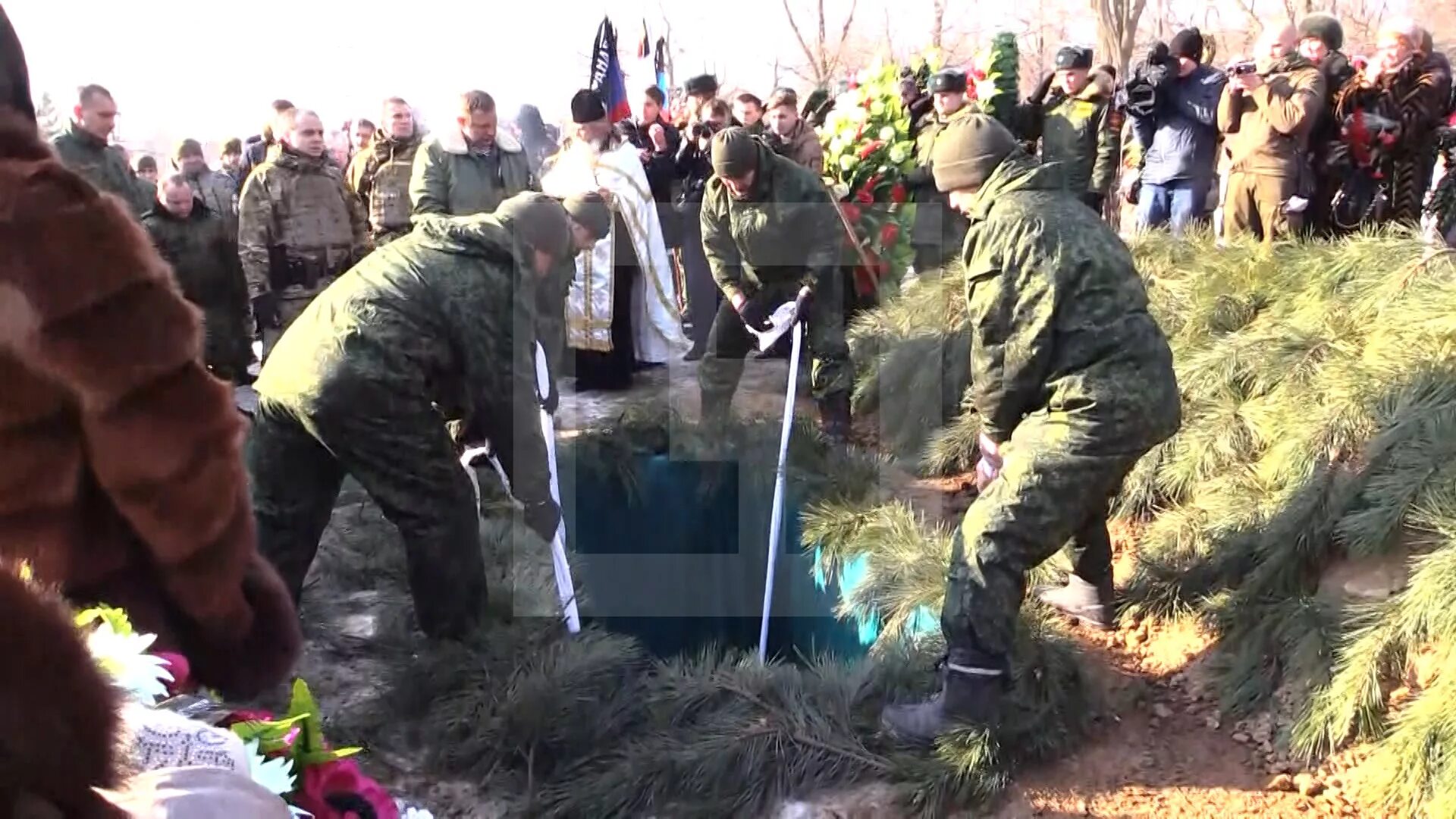 Гиви донбасс могила. Могила гиви и моторолы в донецке. Гиви похоронят. Могила гиви. Гиви похоронят.