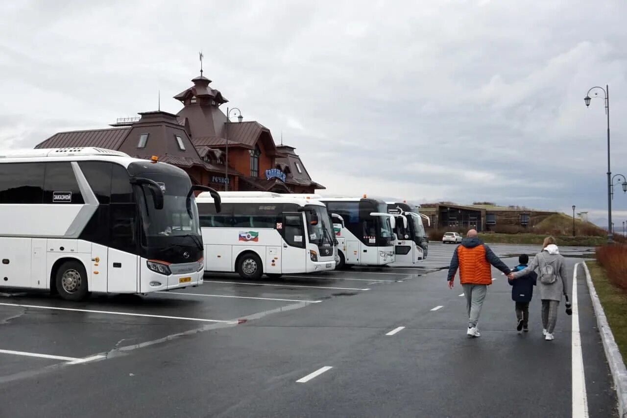 Свияжск автобус. Экскурсионный автобус Казань. Свияжск Казань автобус. Туристические автобусы в Свияжск. Экскурсия в свияжск из казани на автобусе