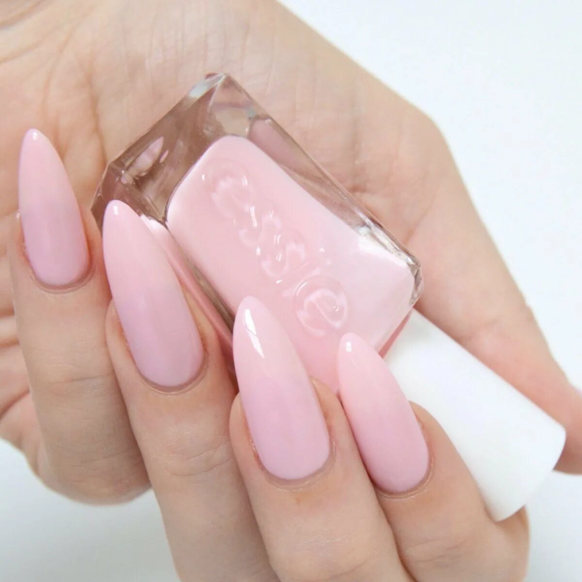 Полупрозрачный розовый лак Essie Gel. Лак Essie полупрозрачный. Розовые лаки Эсси. Essie лак нежно розовый прозрачный. Прозрачно розовый лак