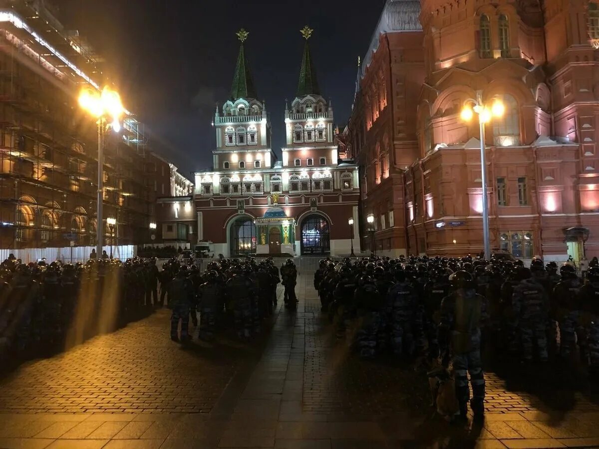 Манежная площадь Москва. Манежная площадь Москва сейчас. Манежная площадь москвасецчас. Варламов Манежная площадь. Московский твориться