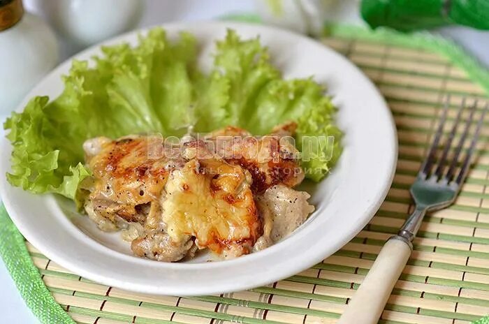 кокот грибной. жульен на свинине в духовке. жюльен с курицей и грибами в духовке. жульен со свининой рецепт в духовке. жульен с курицей и грибами.