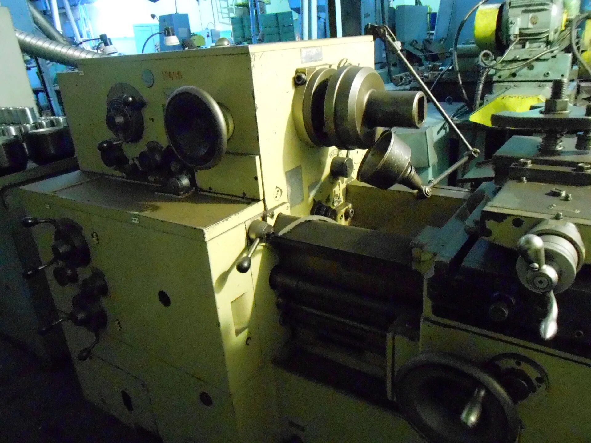 Токарный затыловочный станок 1е812. Токарно-затыловочный станок мод дн250. -затыловочный станок dh250. Станок токарно затыловочный 1е811с1. Б 250 3.