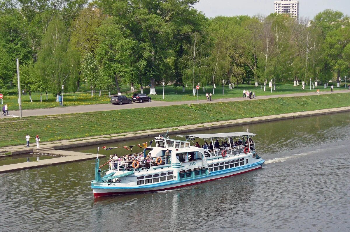 Орловские речные трамвайчики. Речной трамвайчик орел. Водные трамвайчики орел. Город орел река ока. Водные трамвайчики орел.