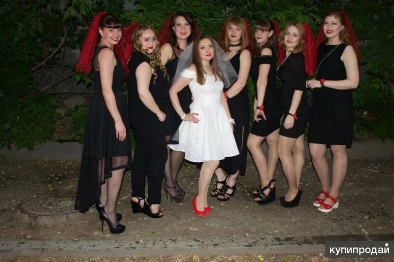 Девичник в черном стиле. Девичник. Белое платье на девичник. Черный девичник. Вечеринка в черных платьях.