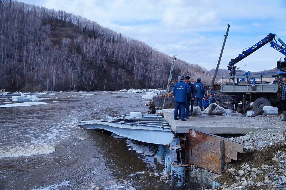 Паводок в алтайском крае сегодня. Солонешное наводнение Алтайский край. Алтай Чемал паводок. Паводок Алтайский край. Наводнение на Алтае 2014.