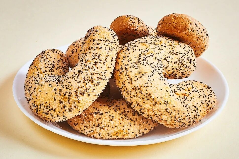 набор банок маки. вареный мак с сахаром в молоке. печенье с маком. мак с сахаром.