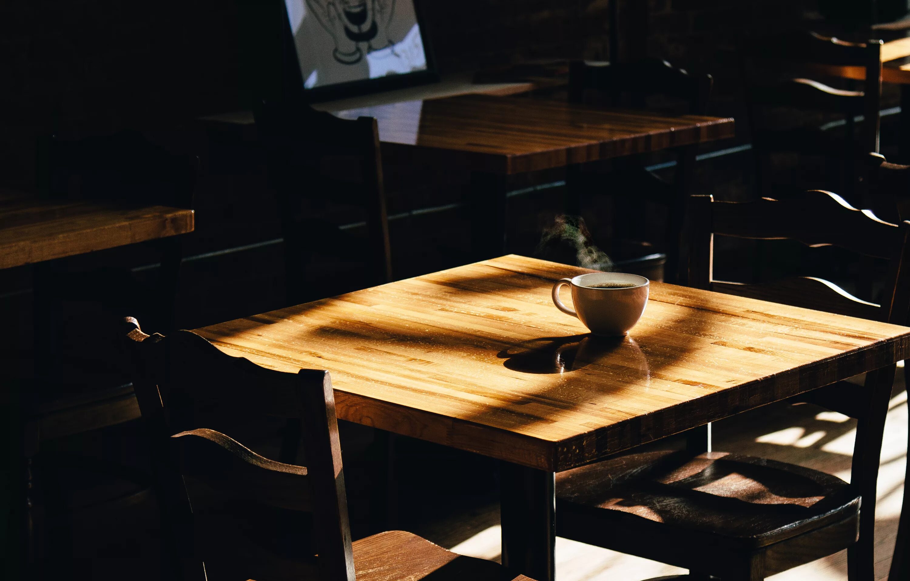 Feel in the table. Столик в кафе. Столы для кофейни. Стол в кафе Эстетика. Столик в кофейне.