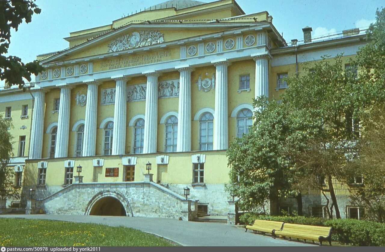 Мгу на моховой. Московский университет Казаков и Жилярди. Московский университет на Моховой Жилярди. Казаковский Московский университет (1817–1819). Здание Московского университета Жилярди.