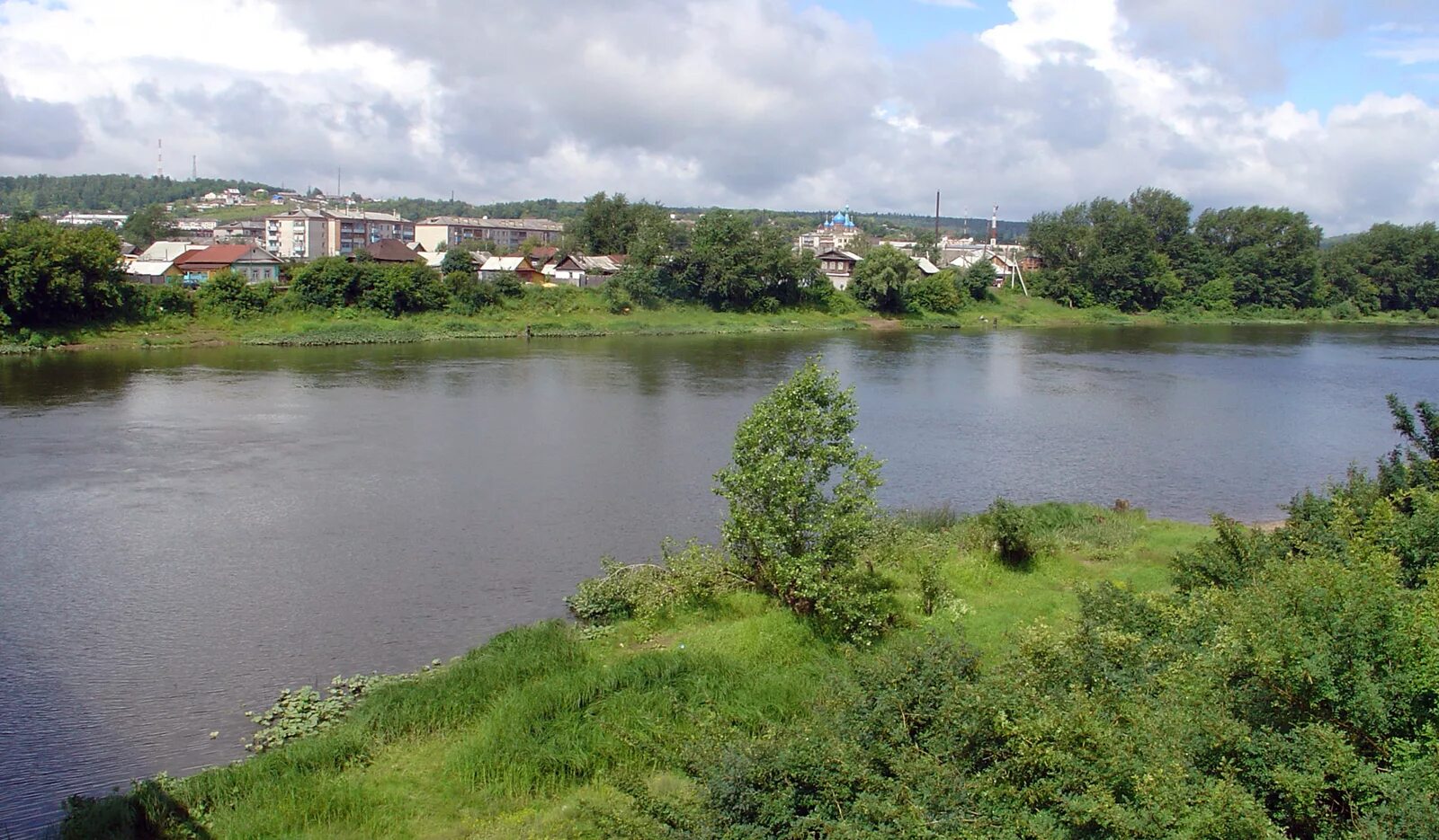 Берег реки белой уфа. Река белая город уфа. Дюртюли мост через реку белая. Река на берегу уфы. Река уфа красноуфимск.