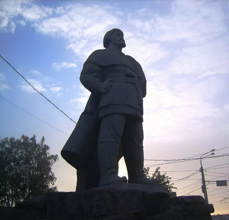 Памятник пугачева саранск. Памятник степану разину в саранске. степан разин памятник саранск. степана разина памятник саранск. памятник пугачеву в саранске.