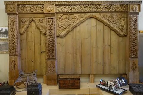 Комната резной