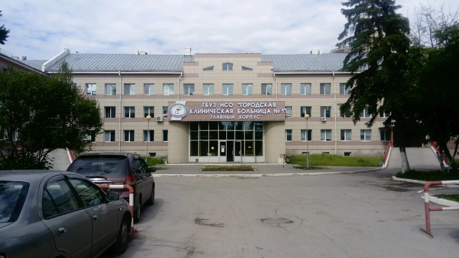 Залесского 6 к. Залесского 6 горбольница. Залесского 6 новосибирск больница. Новосибирская городская больница 1. Территория горбольницы 2 новосибирск.