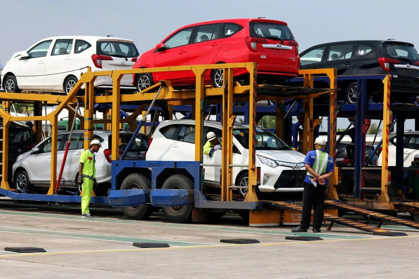 Load car. Distribution car.