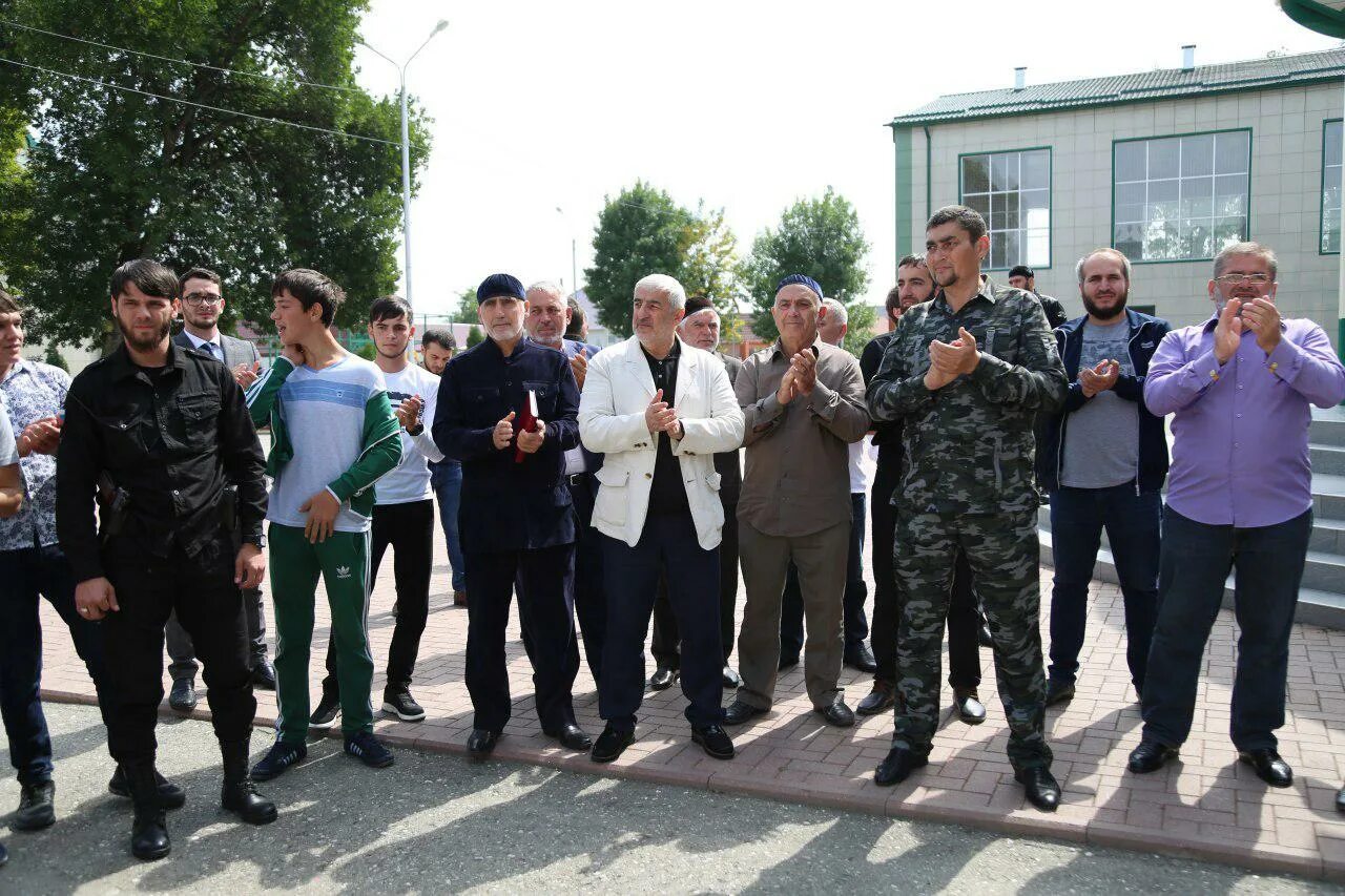 Пагөда на сегодня джалке. Погода в джалке на неделю точный. Джалка школа 1. Джалка дворец делимханова. Мечеть имени султана делимханова в селе джалка.