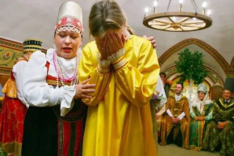 Кто исполняет плачи причитания на свадебном обряде