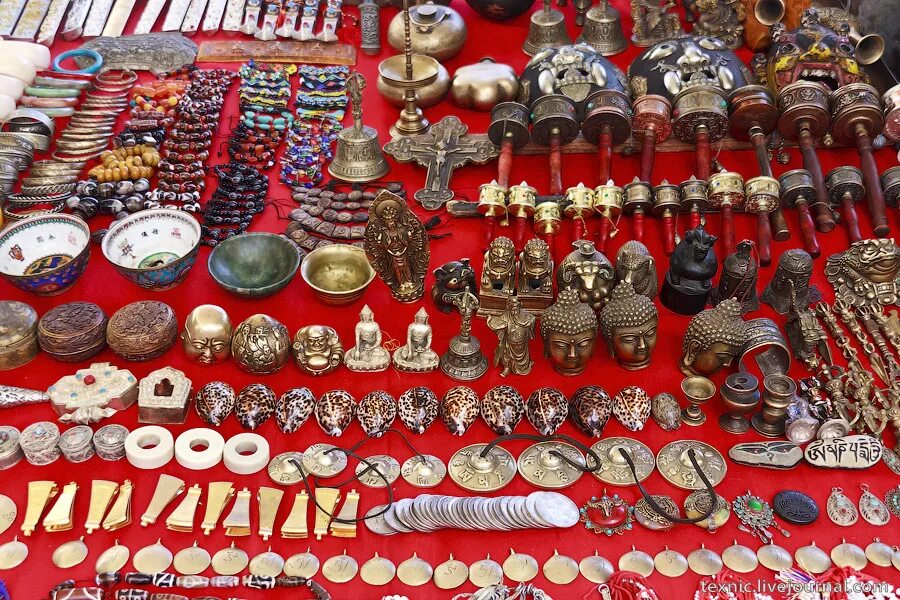 Что можно купить в 3 мире. Китайские сувениры. Китайские традиционные сувениры. Традиционный болгарский сувенир. Болгария сувениры.