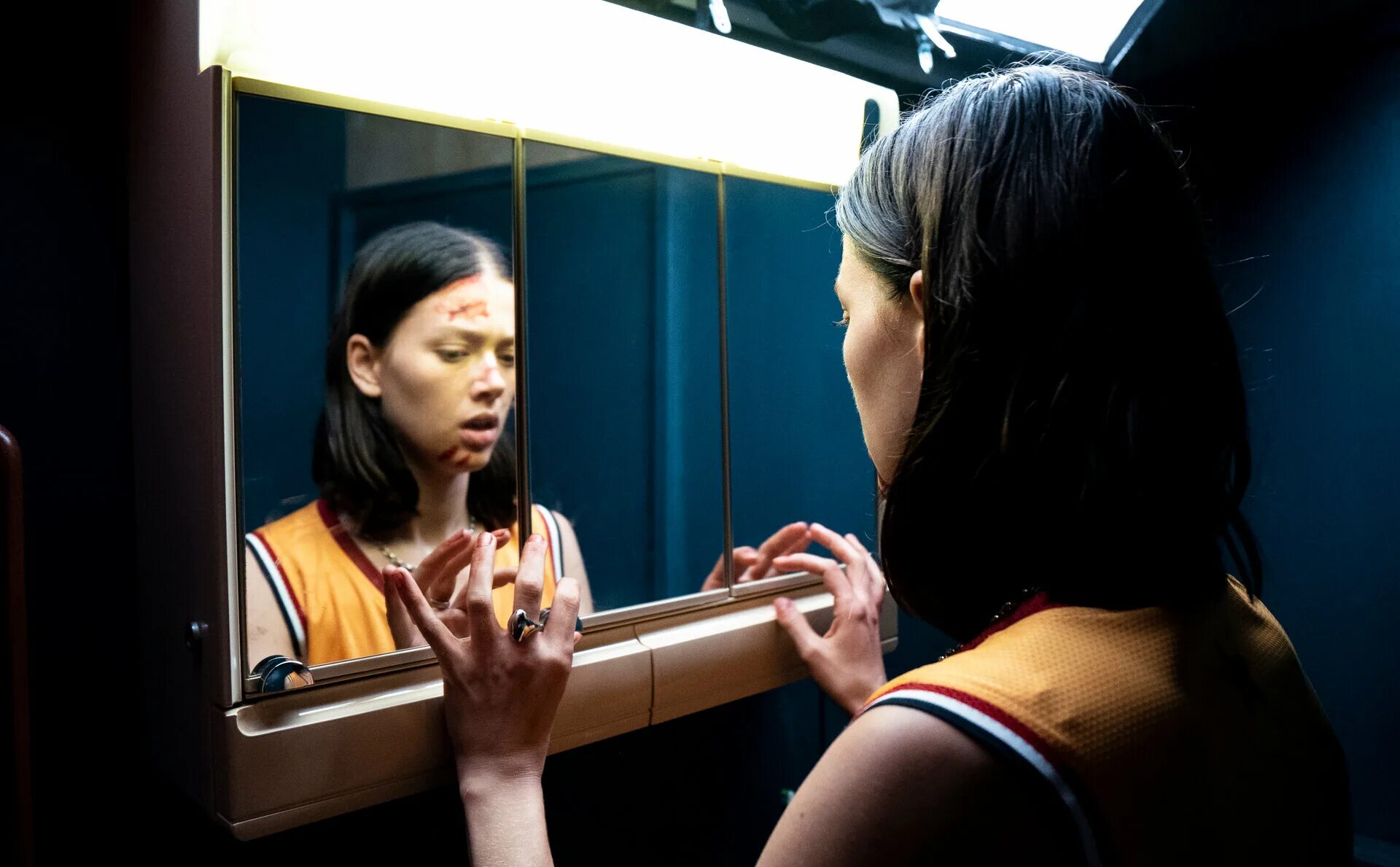 Море страха героиня. Море страха 2022. Триллеры 2022. Море страха 2022. Море страха into the deep.