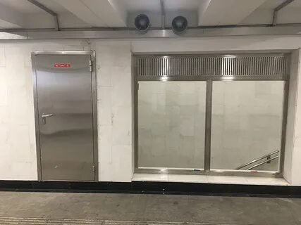 Двери в метро