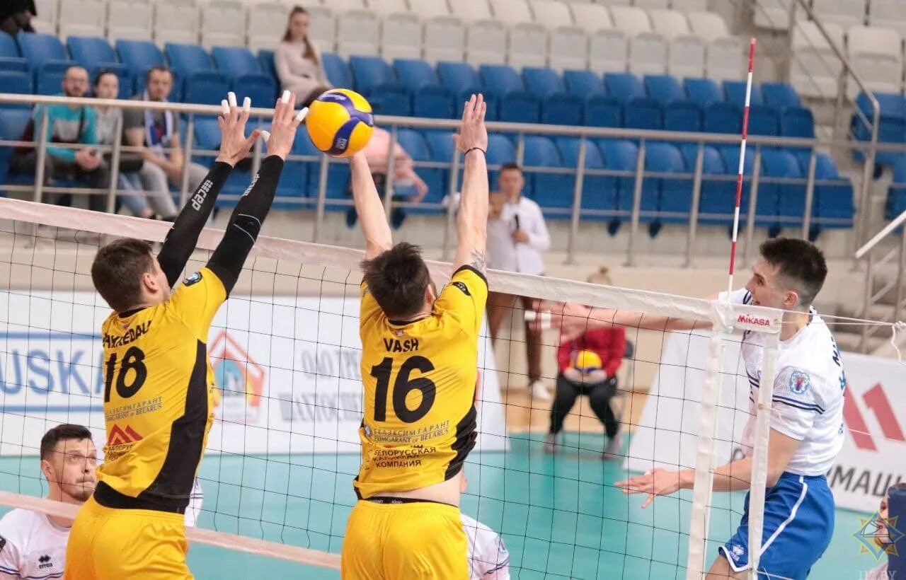 "строитель" минск волейбол. Волейбол шахтер мужчины. "строитель" минск волейбол. Строитель (волейбольный клуб). Шахтер волейбол.