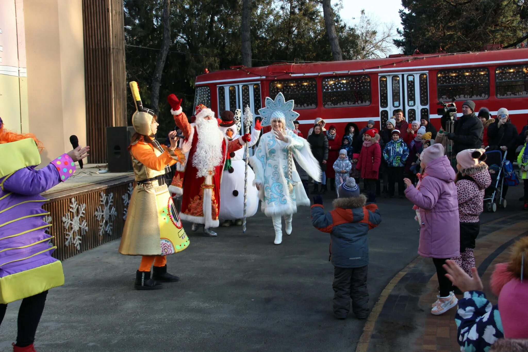 Елка главы города. Елка в таганроге главная. Новогодний город таганрог. Новогодняя ночь таганрог. Елка в таганроге.