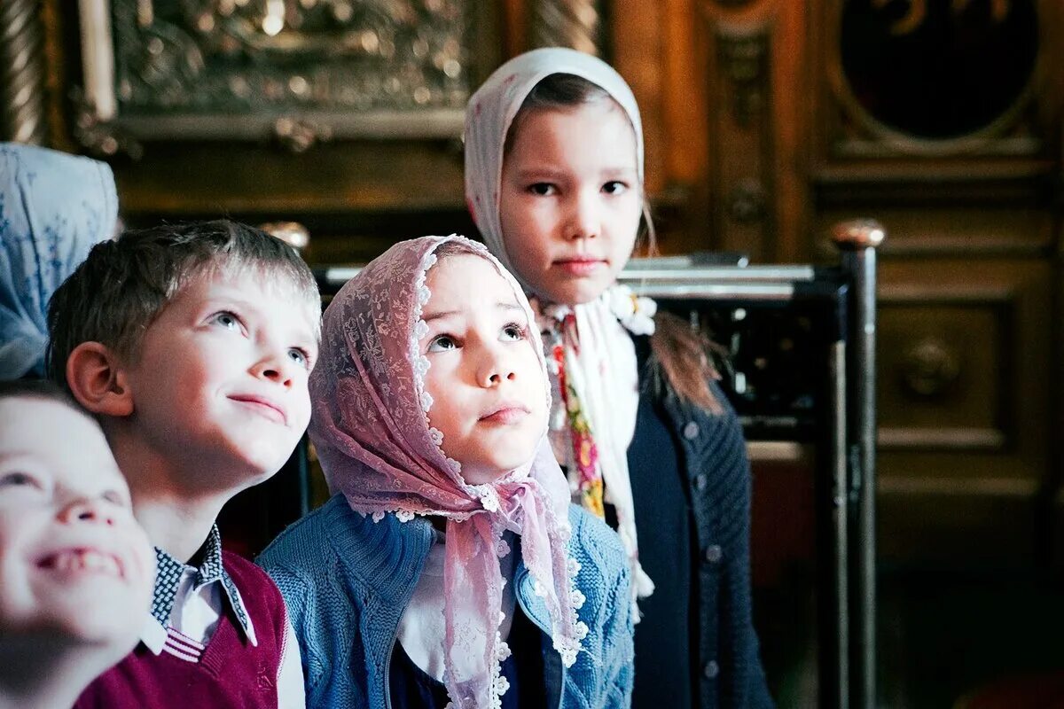 Дети в храме. Православные дети. Дети в православном храме. Дети маленькие Церковь.