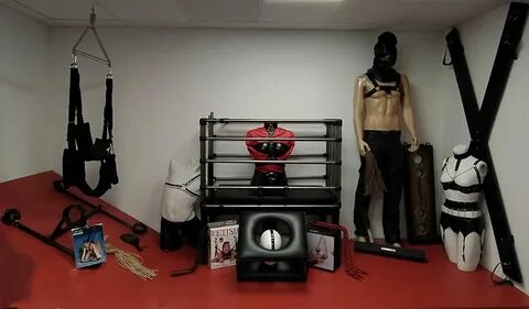 Vetrina Bdsm La Boutique Dell'Eros Sexy Shop Bologna.