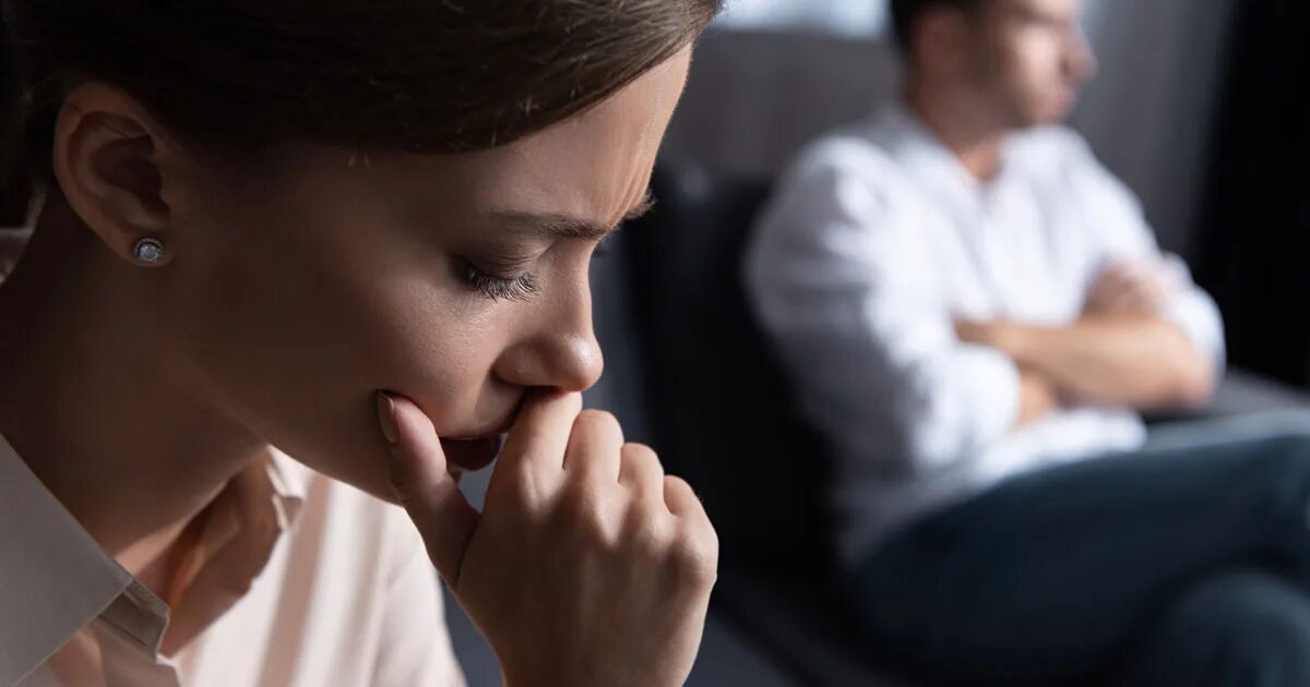 девушка опустила мужчину. девушка опустила мужчину. девушка положила голову на плечо парня. девушка опустила мужчину. девушка опустила мужчину.