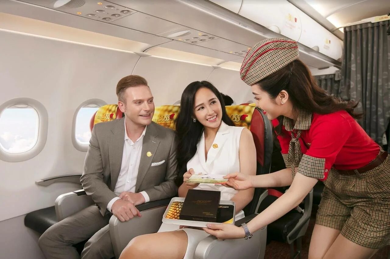 Сайт vietjet air. Вьетнамская авиакомпания Vietjet. Авиакомпания Thai Vietjet Air. Vietjet Air самолеты. Vietjet Air салон самолета.