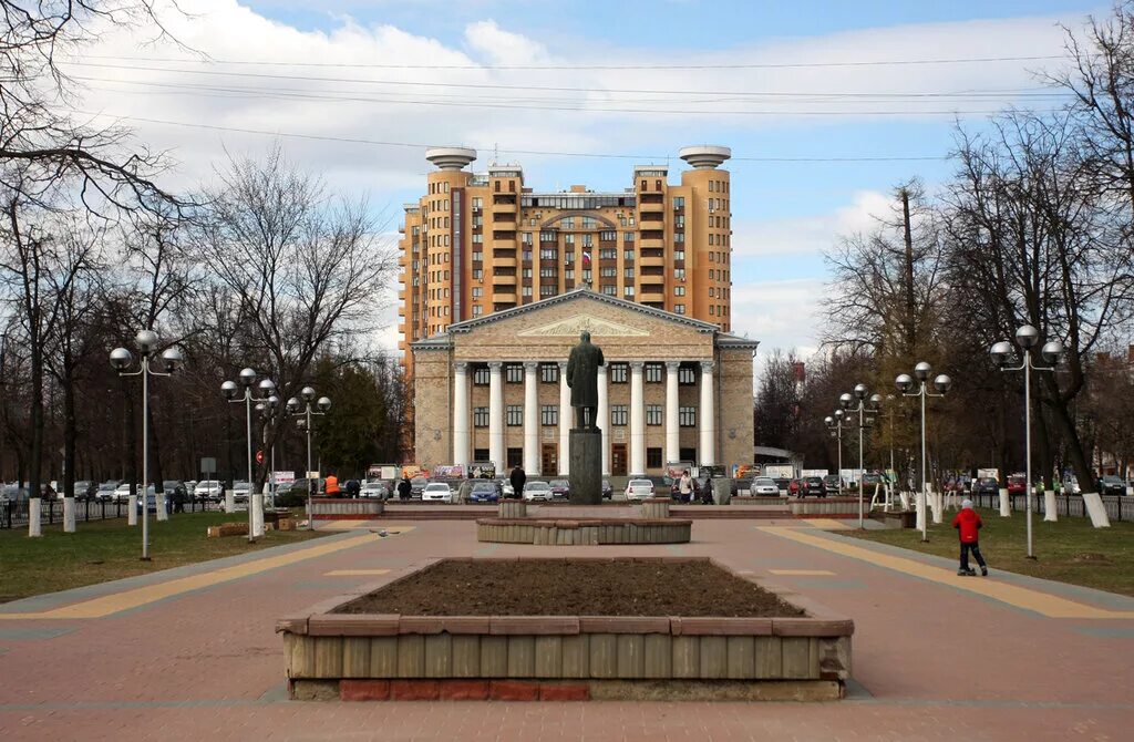 Мо г жуковский. Жуковский город. Жуковский город сквер. Площадь города Жуковский. Московская область город Жуковск.