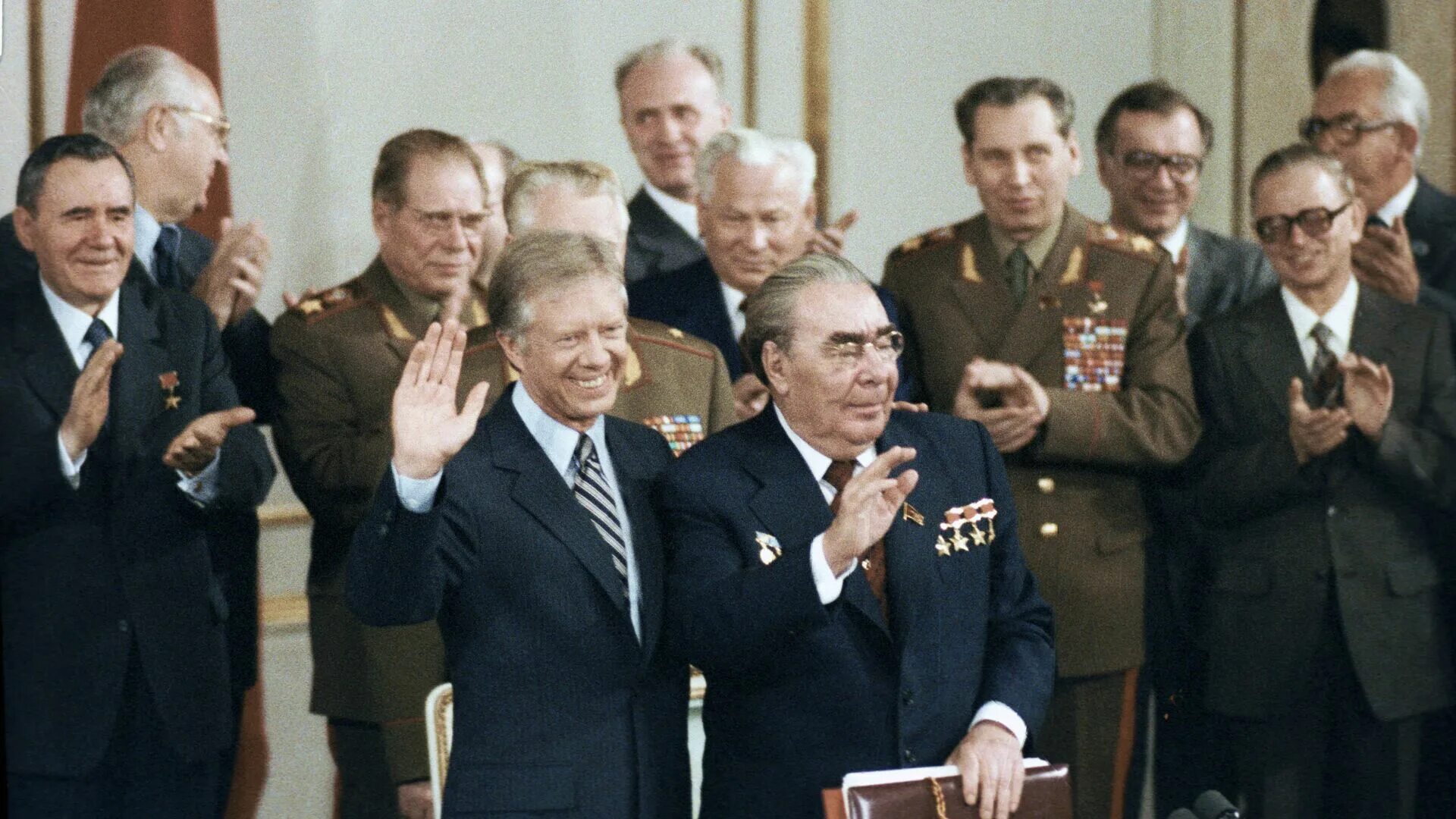 Джимми картер и брежнев. Доктрина никсона 1969. Никсон и брежнев 1969. Брежнев и картер подписание осв 2. Брежнев и никсон подписание осв 1.