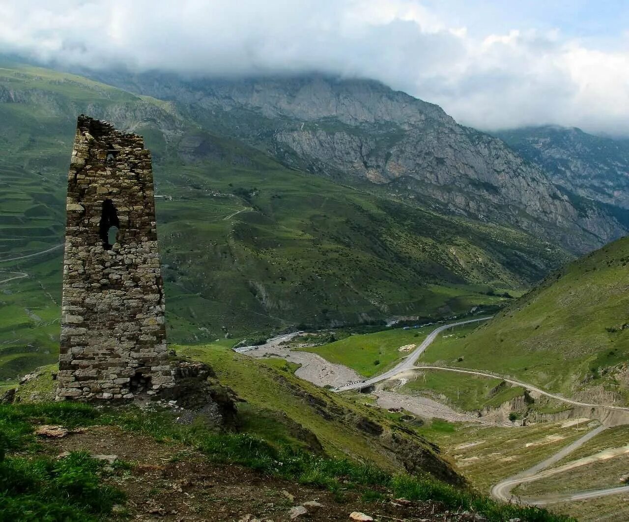 Памятники северного кавказа. Осетия Куртатинское ущелье. Северная Осетия Алания Куртатинское ущелье. Куртатинское ущелье Северная Осетия башни. Северная Осетия Фиагдонская Долина.