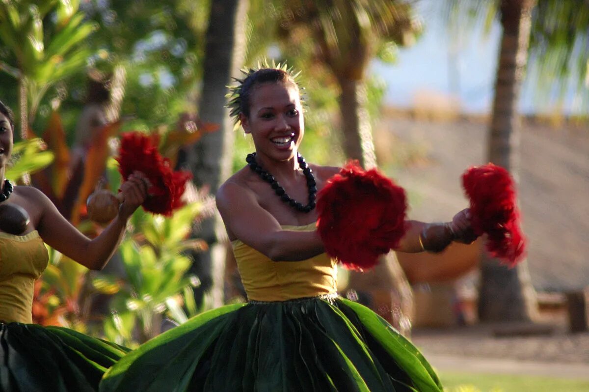 Луау. Гавайи хула. Гавайцы современные. Гавайские девушки. Танцовщицы хулы.
