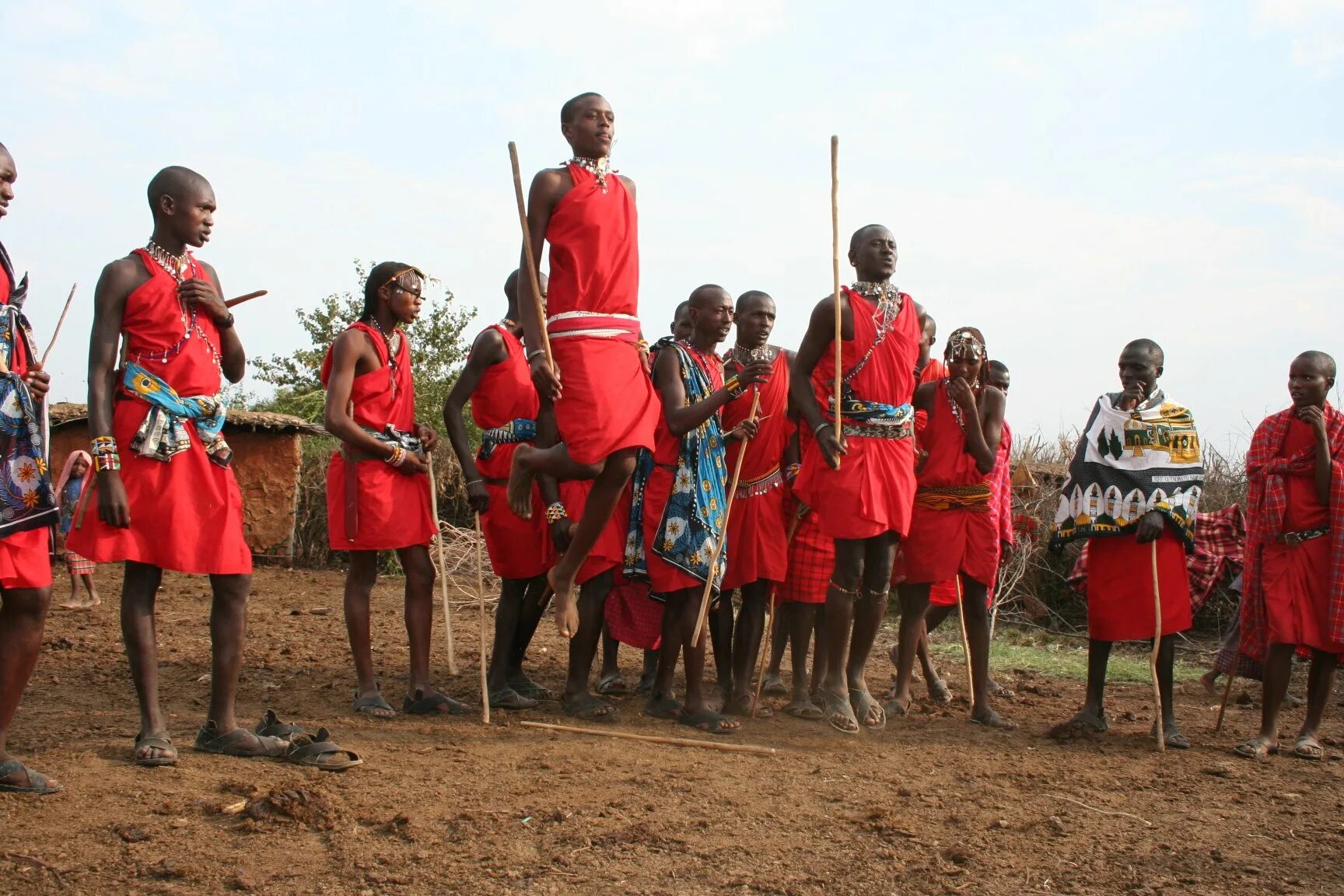 Масаи племя прыжки. Танец племени Масаи. Воин Масаи. Масаи Кения прыжки.