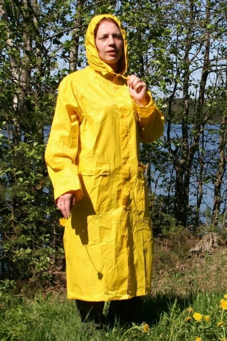 Дождевик в питере. Желтый дождевик stone island. женский плащ-дождевик &quot;оксфорд на кнопках&quot;. yellow raincoat плащ.