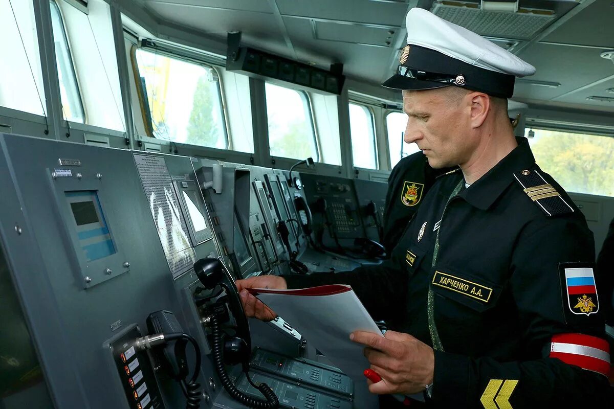 Штурман курса партии. Штурман вмф. штурман вмф рф. штурманская служба вмф. штурман на корабле.