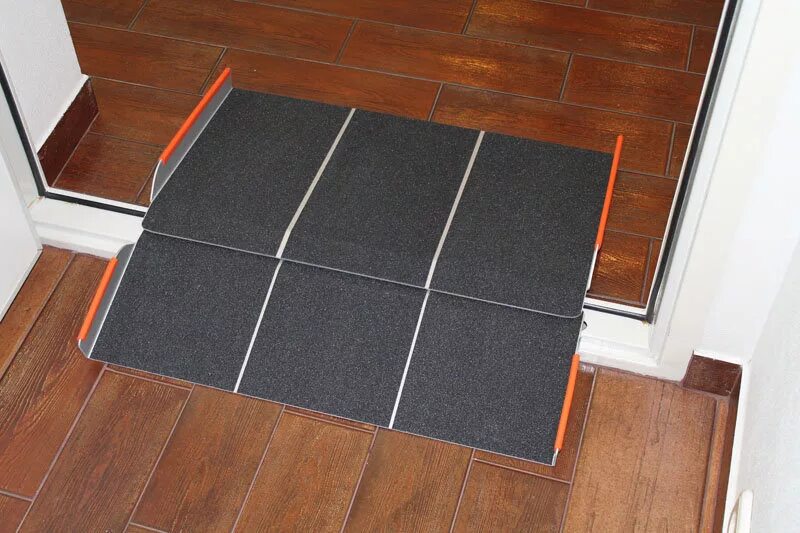 Телескопический пандус-рампа аппарель 150 см. Пандус перекатной tr 101. Пандус рампа 5т. Пандус для порога. Пандус перекатной tr301-60.