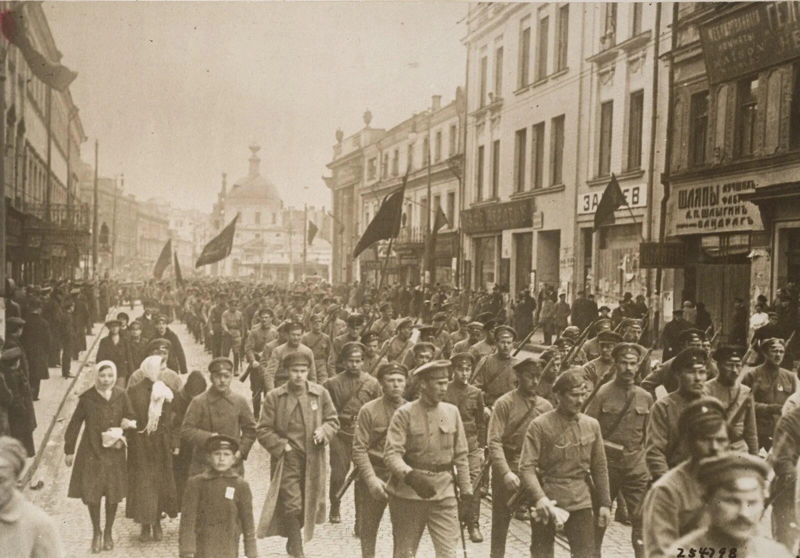 Большевики век. Всеобщая Октябрьская политическая стачка 1905. Октябрьская революция Петроград 1917. Октябрьская Всероссийская стачка 1905 г. Революция 1918 года Октябрьская.