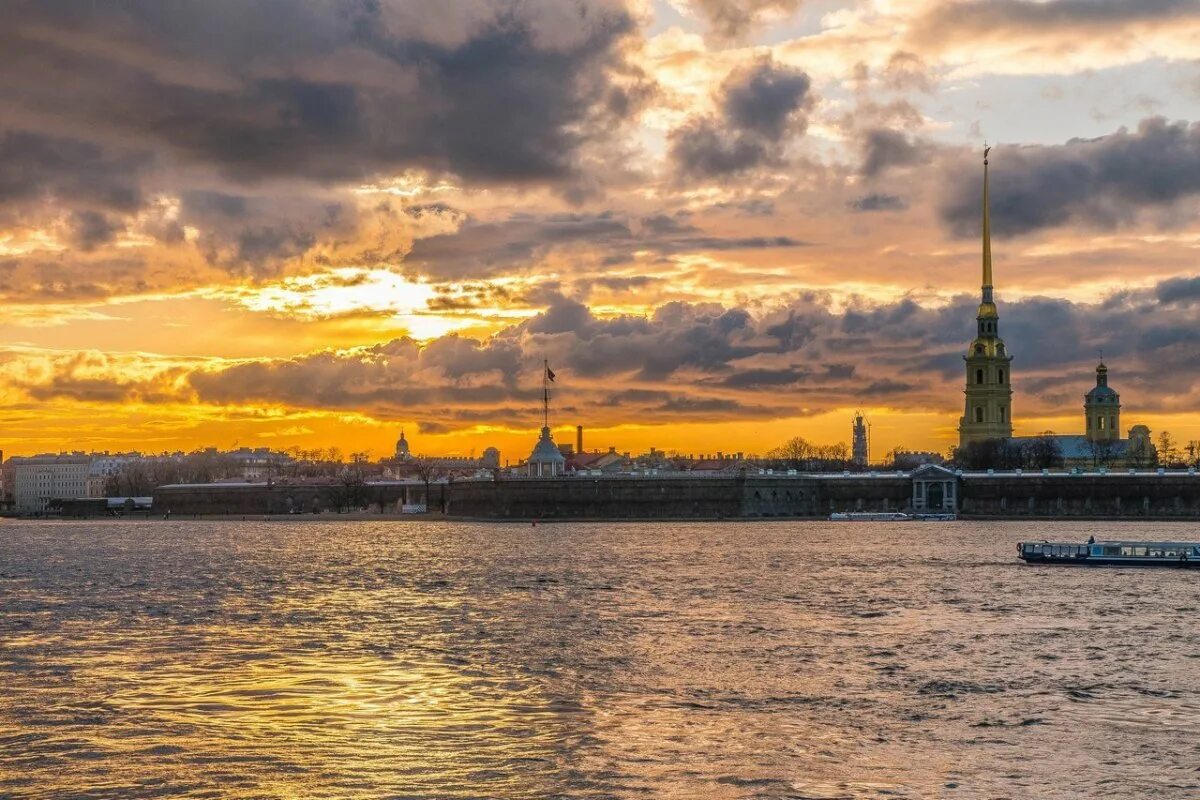 Закат солнца в санкт петербурге. Питер летом петропавловская. санкт-петербург закат. красивые закаты в питере лето. закат над петербургом летом.