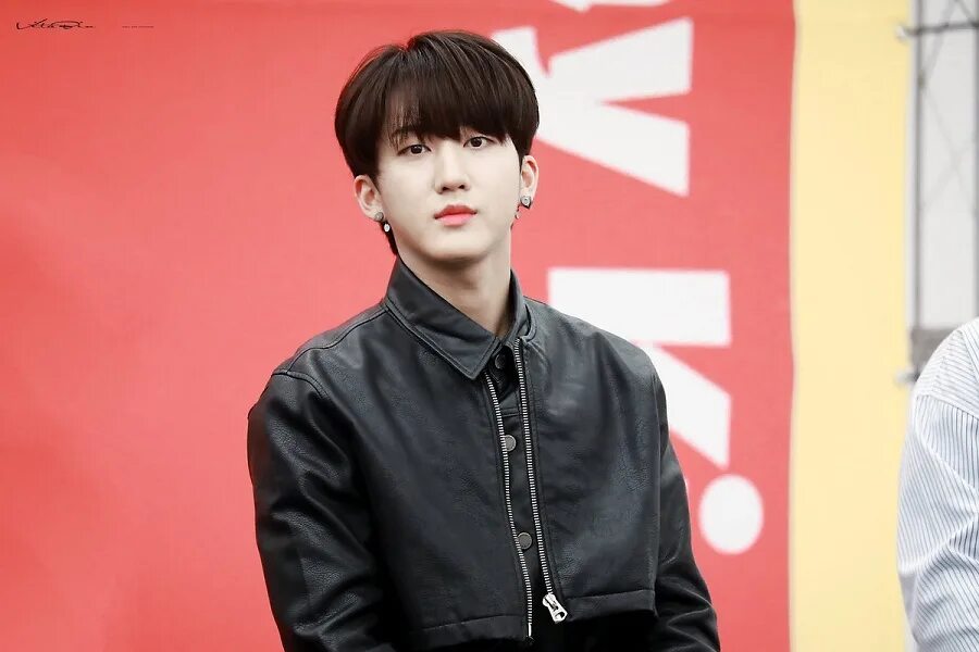 Чанбин из stray kids. Чанбин stray kids эстетика. чан бин рост. чан бин stray kids рост.
