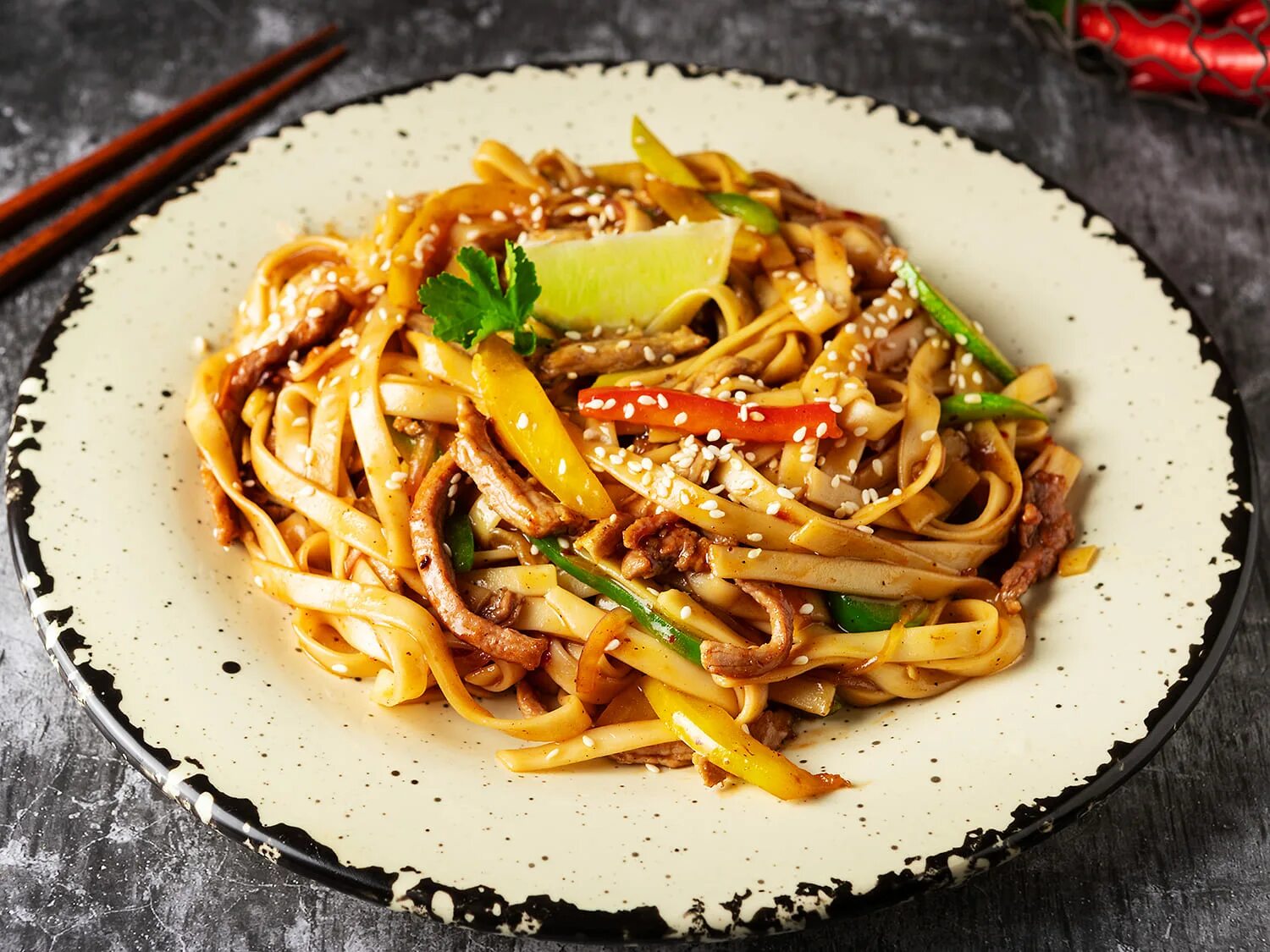 Вок кимчи. Рамен терияки. Лапша с черным соусом. Удон с телятиной. Вок терияки.