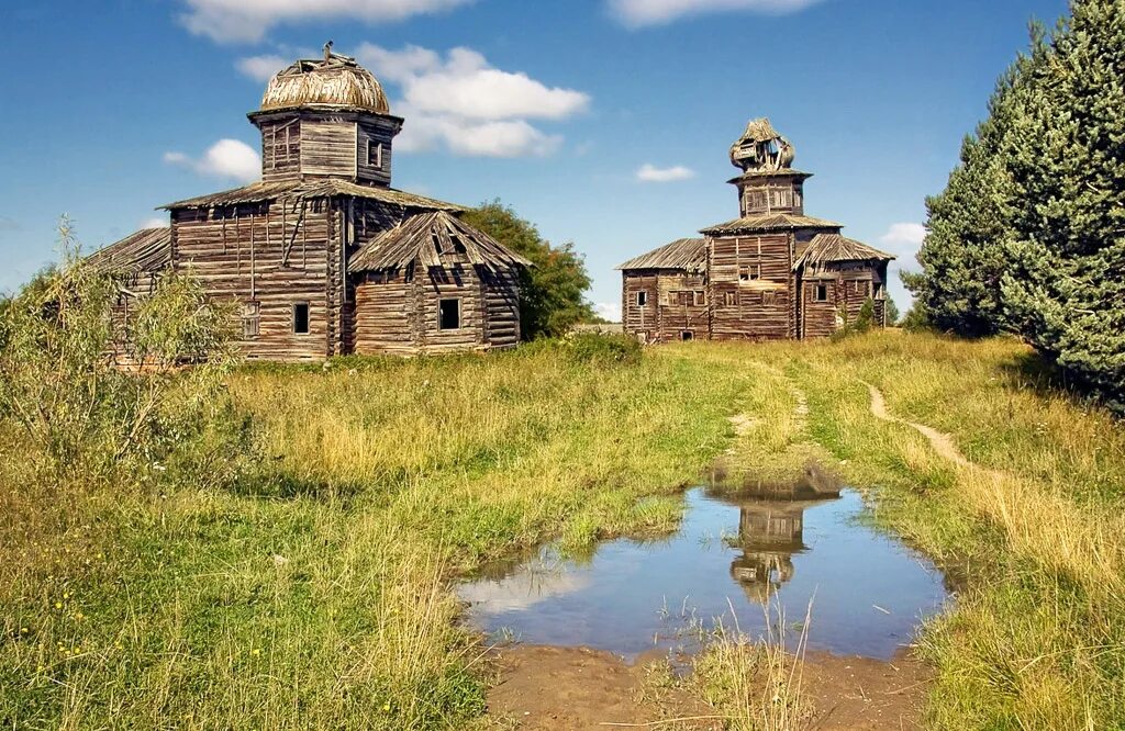 Старые сайты храмов. Руины заброшенной церкви Пермский край. Церковь Параскевы пятницы 1805 г. деревня Ивановская. Кенозерье. Деревня топи Архангельская область монастырь. Заброшенный храм в топи Архангельской области.