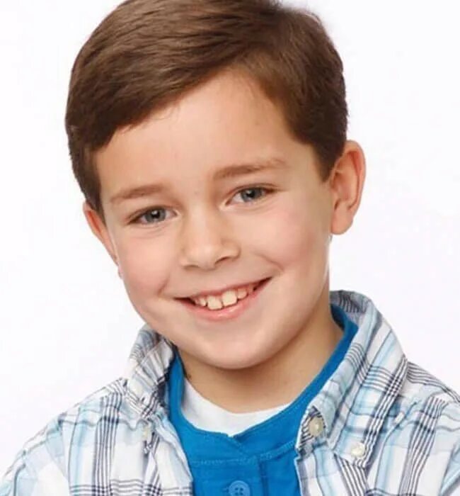 детская модельная стрижка. полубокс для мальчиков 14 лет. удлиненные стрижки для мальчика на тонкие волосы. стрижки для мальчиков 7 8. детские прически для мальчишек модные.