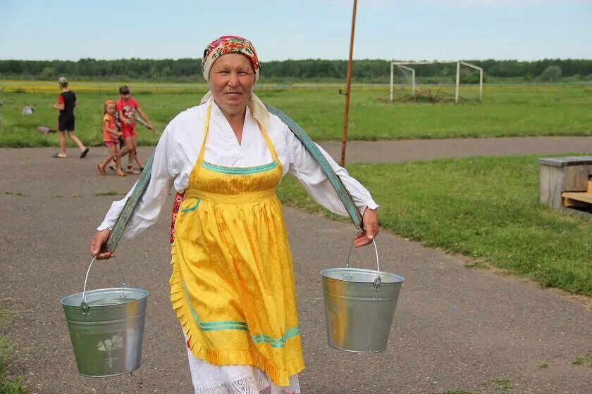 Нагайбаки земледелие. Земледелие чувашского народа. Ниме чувашская традиция. Девушка вышивает. Сенокос в мураново 2021.