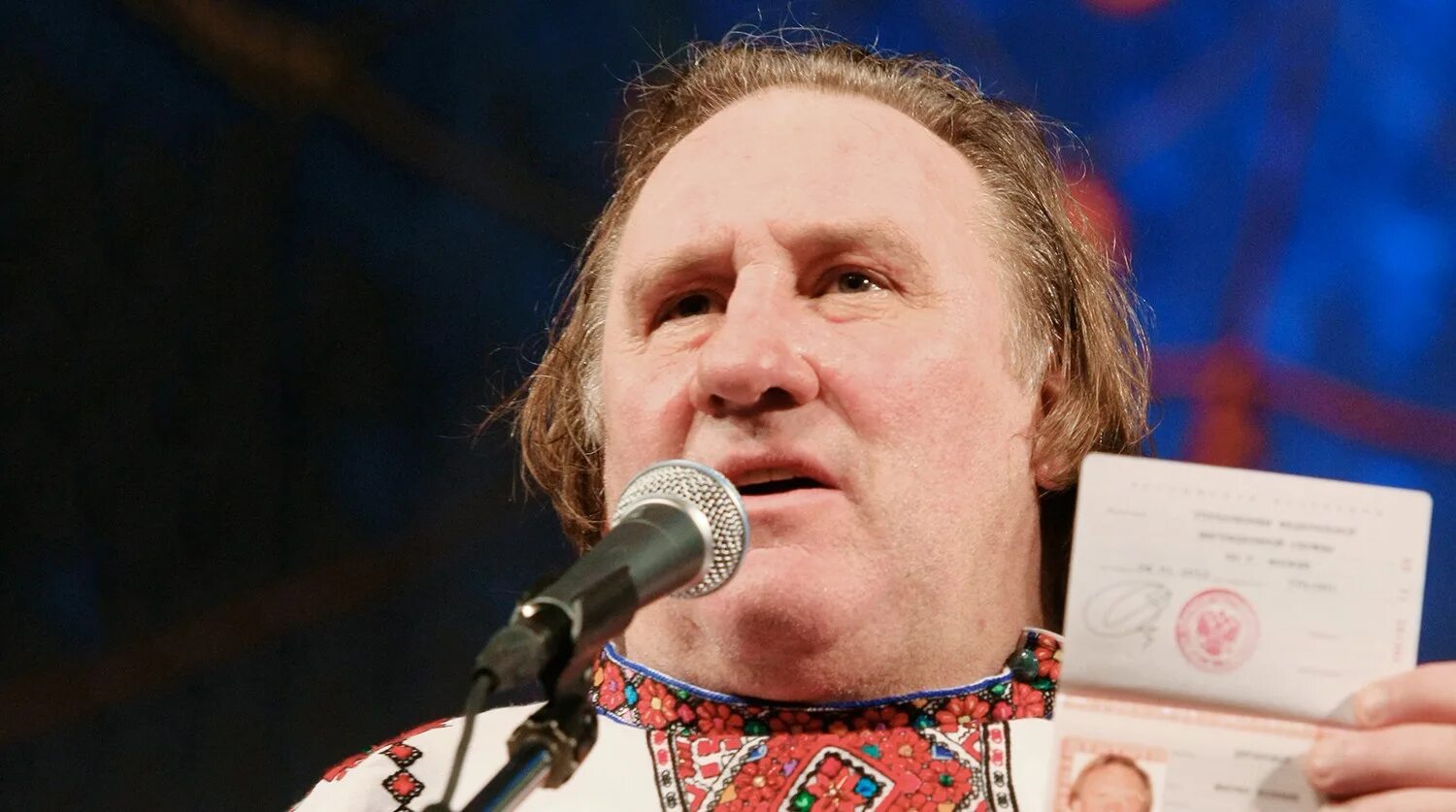 Американский актер с российским гражданством. Американский актер с российским гражданством. Актер получивший российское гражданство. Звезды получившие российское гражданство. Рой джонс российское гражданство.