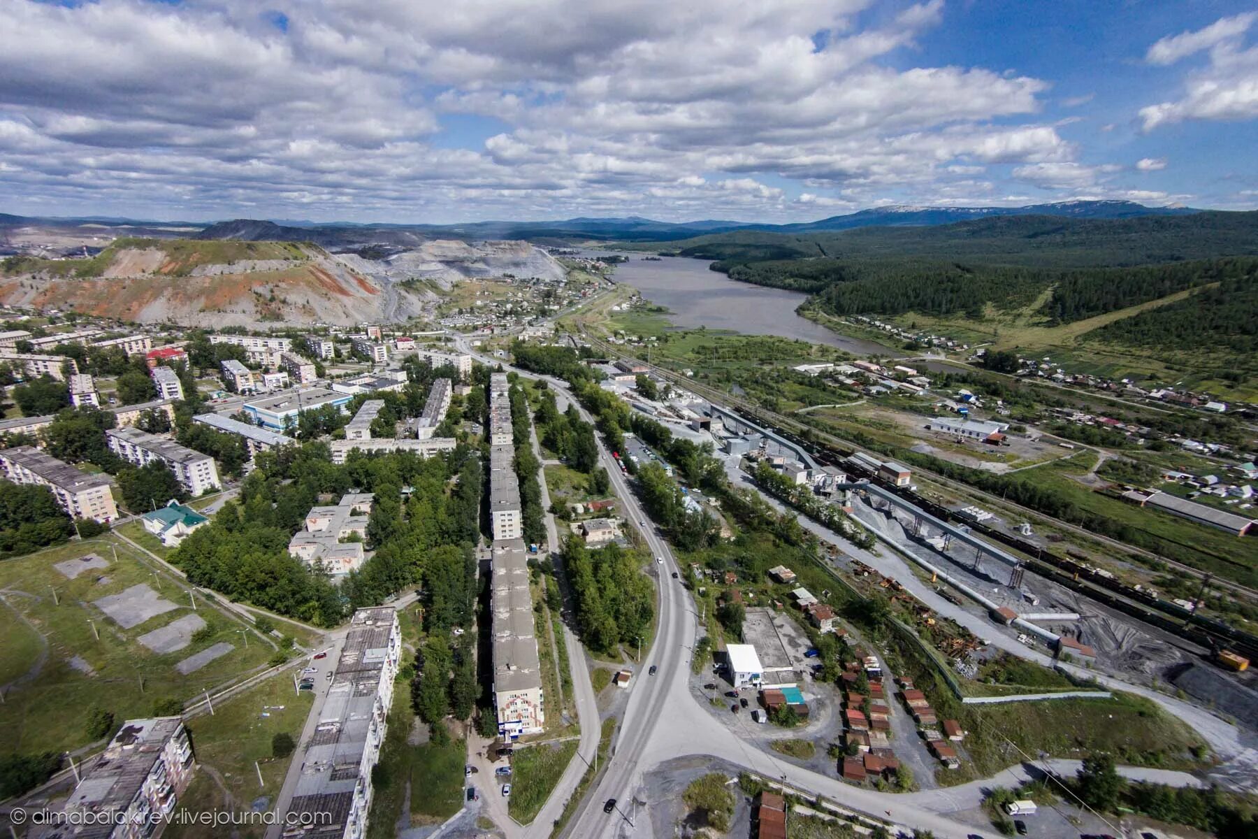 Г Сатка Саткинский район. Сатка город Челябинская область. Сатка центр города. Г Сатка Челябинская область достопримечательности.