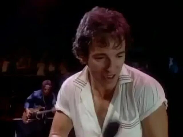 Springsteen dancing in the dark. Брюс спрингстин 80е. bruce springsteen dancing in the dark. dancing in the dark bruce обложка. кортни кокс в клипе брюса спрингстина.
