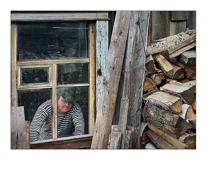 Сторож с проживанием московская область. Дачные сторожа. Сторож. Дачный сторож. Сторож дачи картинки.