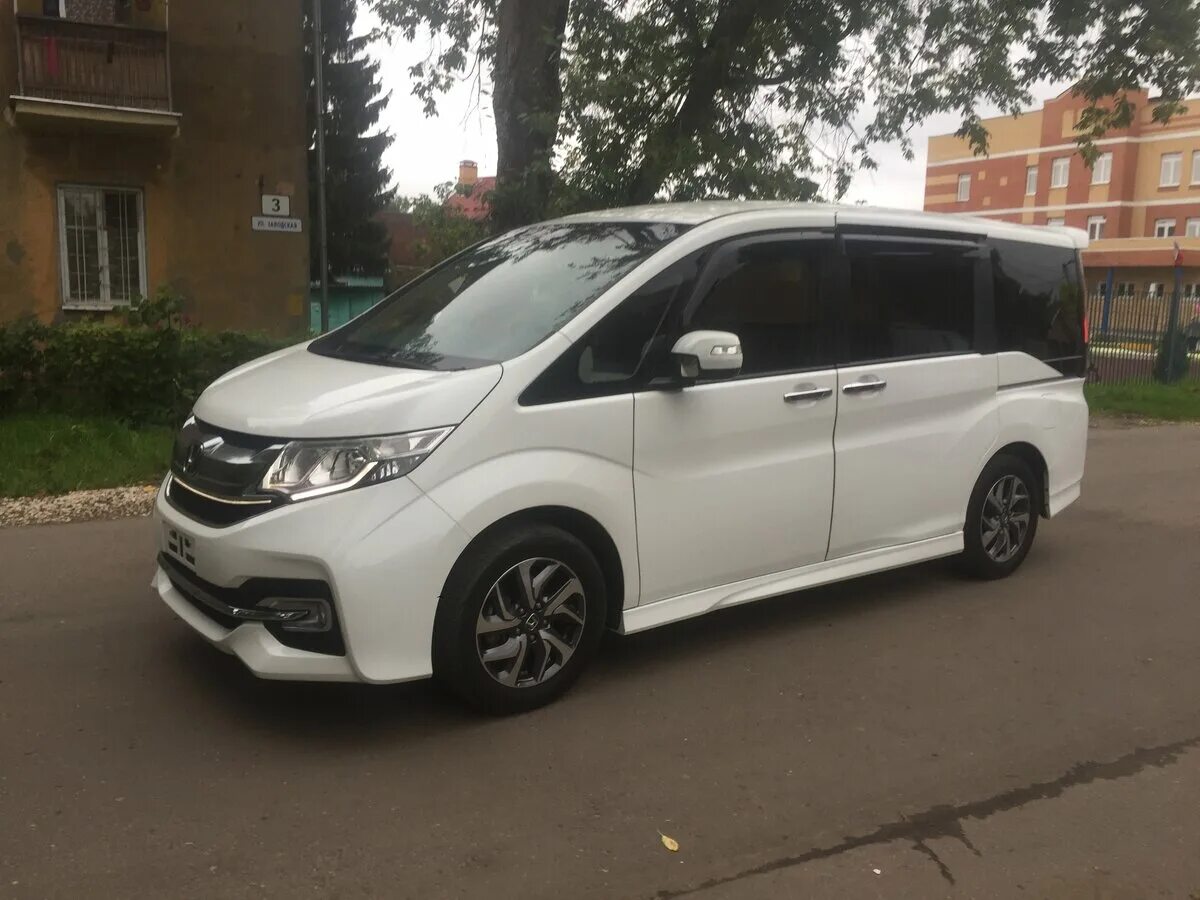 Honda Stepwgn 2015 белый. Honda Stepwgn spada 2015. Honda Stepwgn spada 2016. Honda Stepwgn 2014 белый. Хонду степвагон с пробегом купить