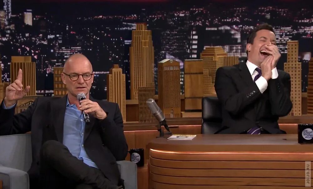 Вечерний ургант усы. Ведущий просьба. Ведущий просьба. Ведущий просьба. Tucker carlson.